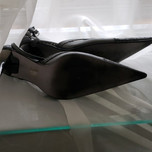 Shoes - Picture 3 of 4